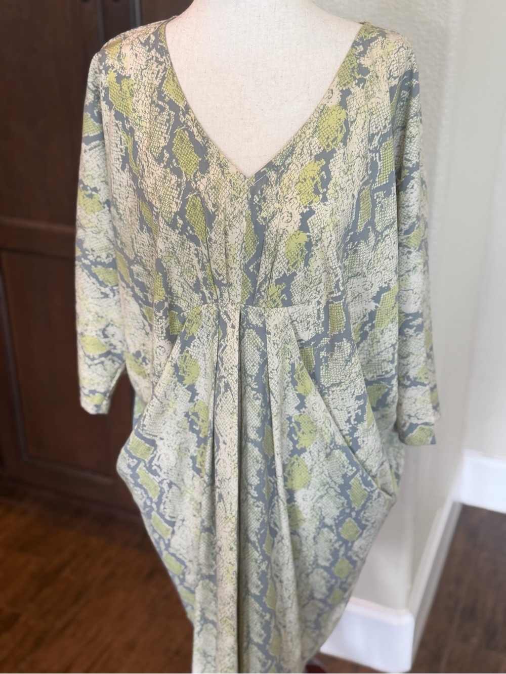 Uncle Frank by Ivy Jane chartreuse green snake skin tunic/dress M